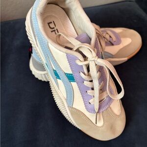 DeFlorance fashion tennis shoes. Size 41.